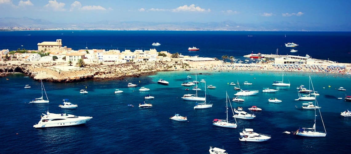 sea-with-boats-tabarca-island