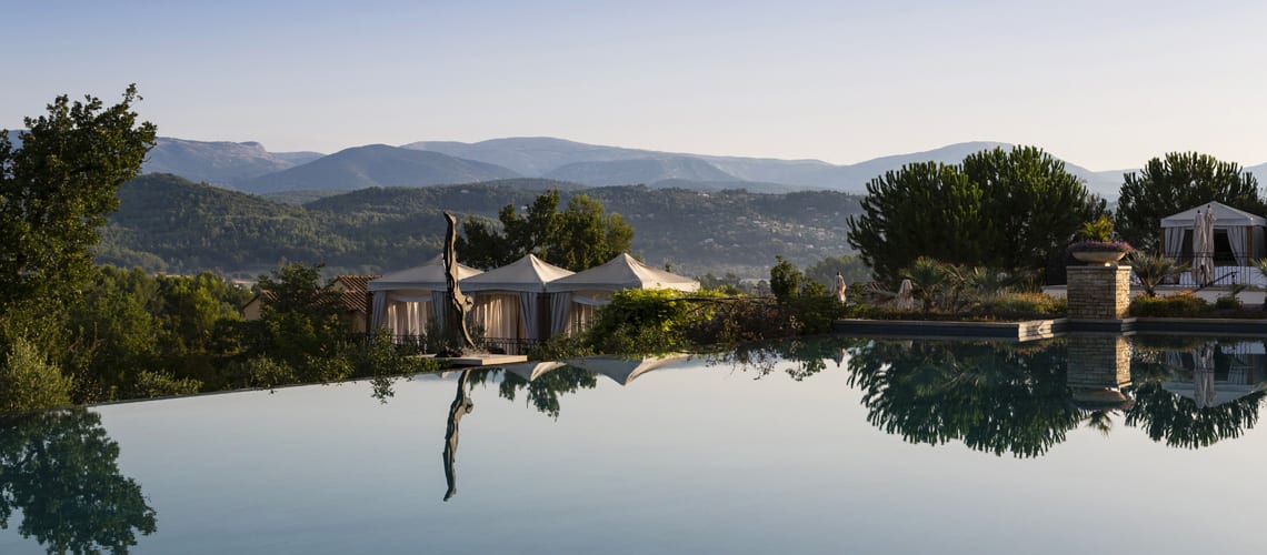 The infinite pool of the Terre Blanche