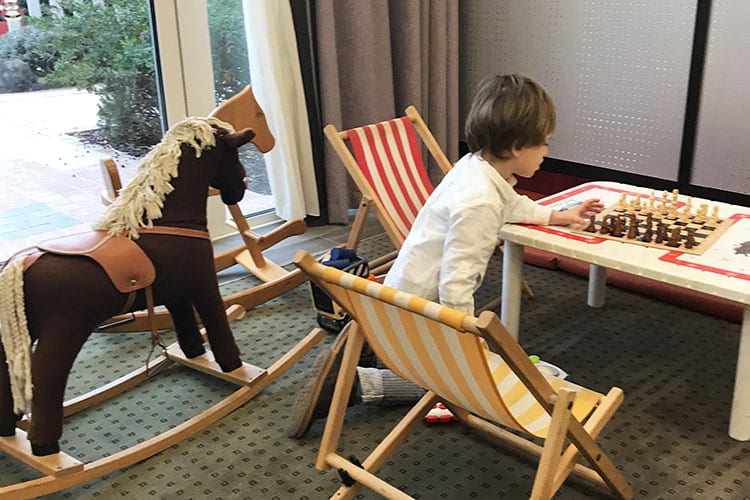 Een zeer tevreden familie in Grand Hôtel Les Flamants Roses - Grand Hôtel Les Flamants Roses **** - 2