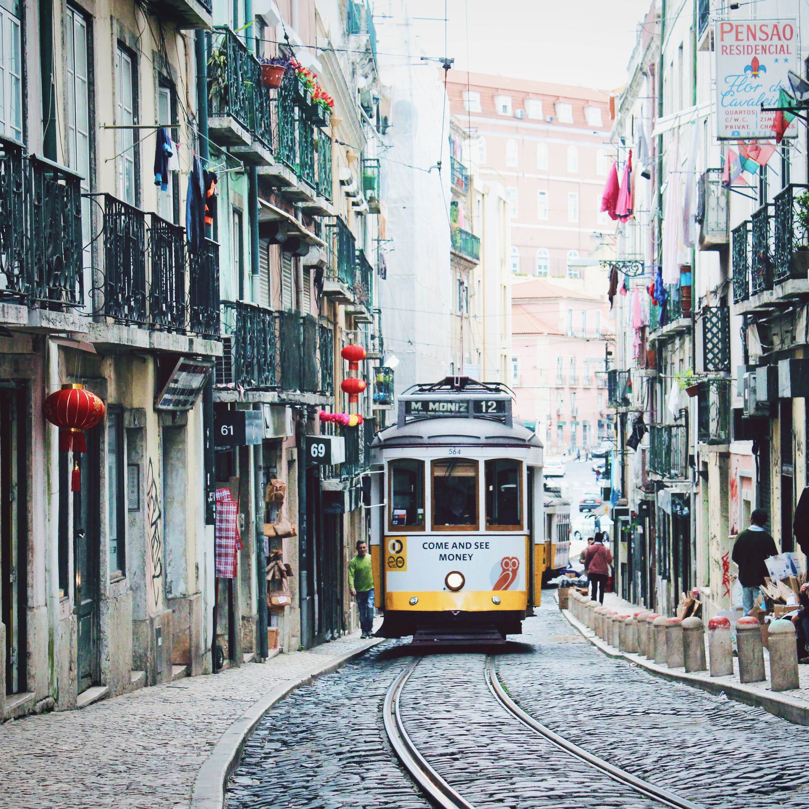 Lisbon with family : tips from a mom 