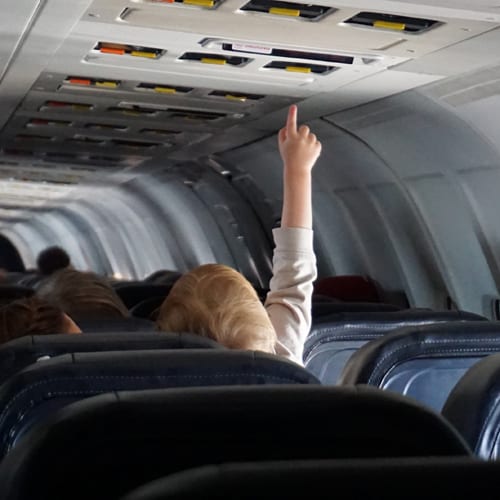 10 tips for flying with kids to keep them calm