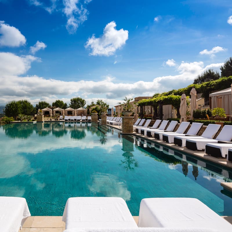 Visiting Provence in july? Excellent idea with the 5-star Terre Blanche Hotel Spa Golf Resort