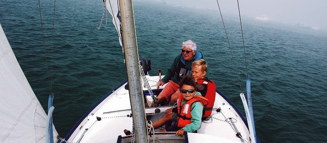 famille-en-bateau