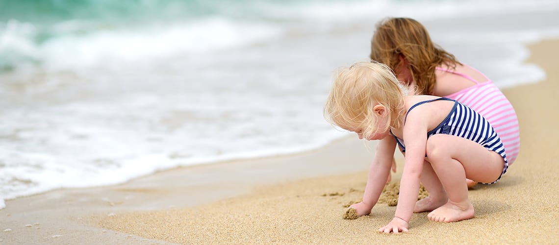 Bébés-maillot-de-bain-plage