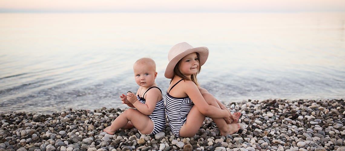 Enfants-maillot-de-bain-plage