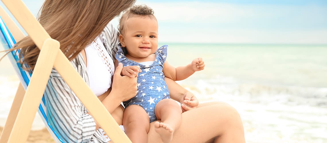 bébé-maillot-de-bain-plage