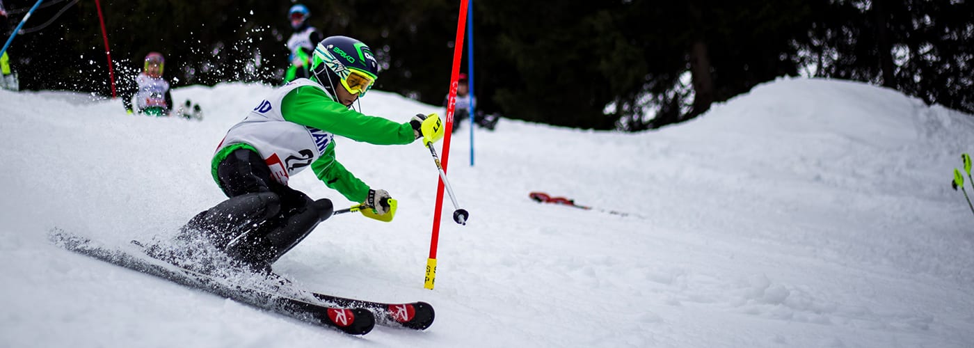 child-skiing-mountain