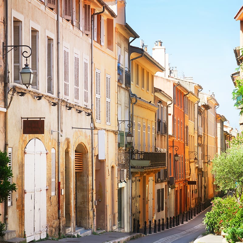 Les plus beaux hôtels de villages français et italiens sont ici !