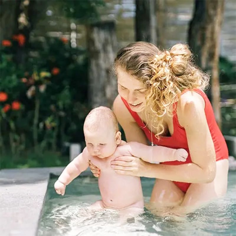 When and how to introduce your baby to the pool.