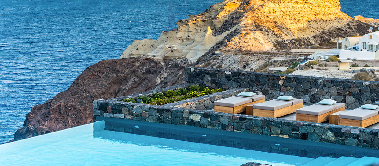 Canaves-Oia-Epitome-pool-mountain