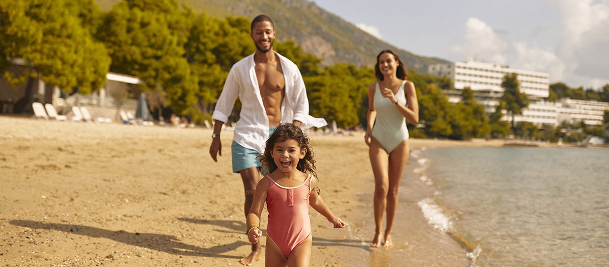 Club-Med-Beach-Family