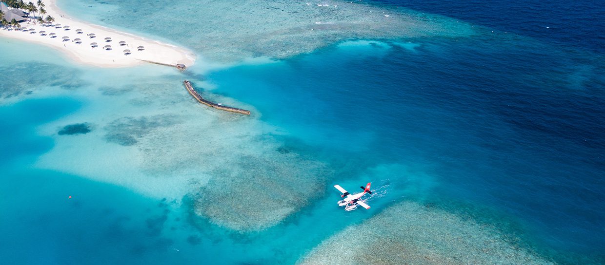 Seaplane-flying-over-paradise-island