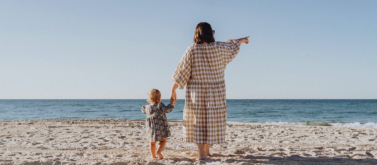 mother-and-child-on-the-beach