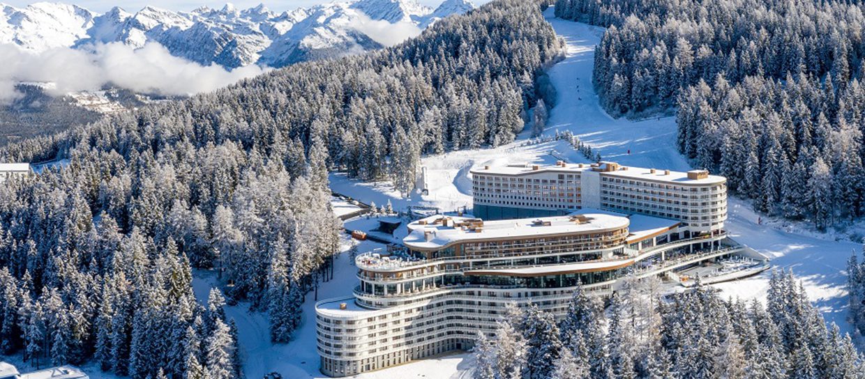 hôtel-snow-ski-pine-trees