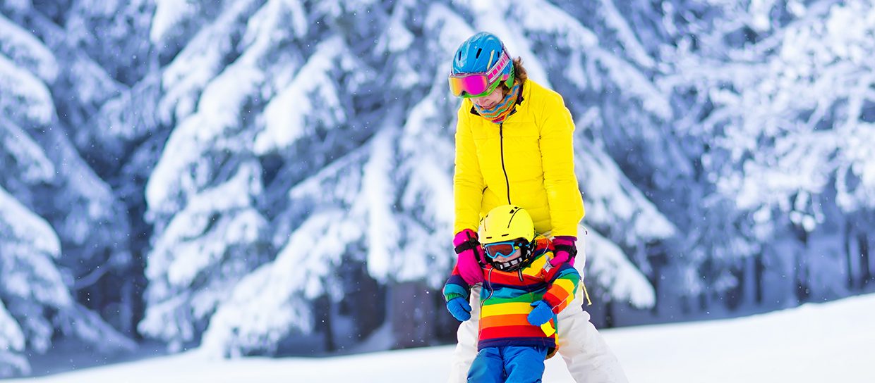 family-mountain-snow-sledding