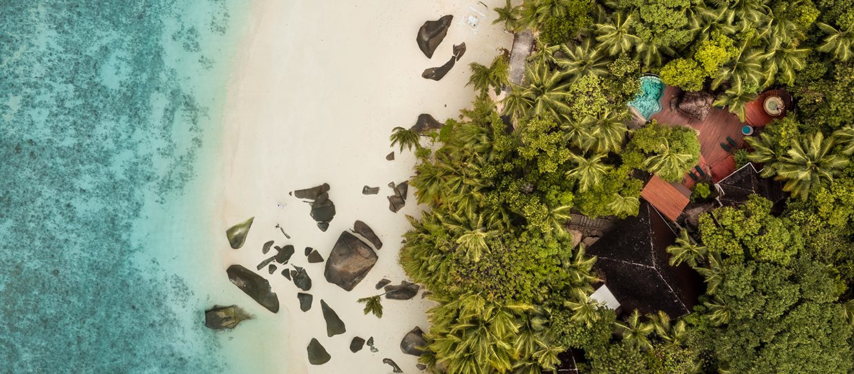 vue-aérienne-plage-paradisiaque-seychelles