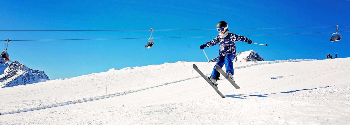child-skiing-mountain
