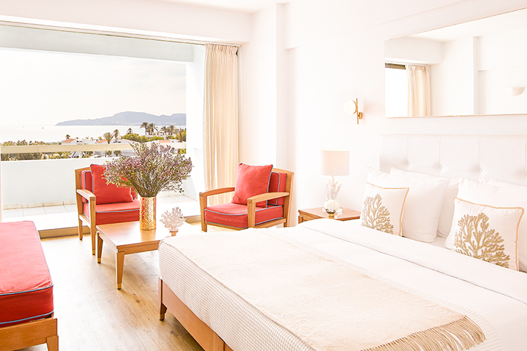 Chambre Supérieure – Vue Mer Partielle