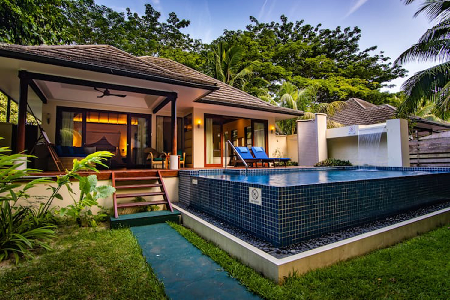 Villa King Deluxe avec Piscine Privée – Front de Mer