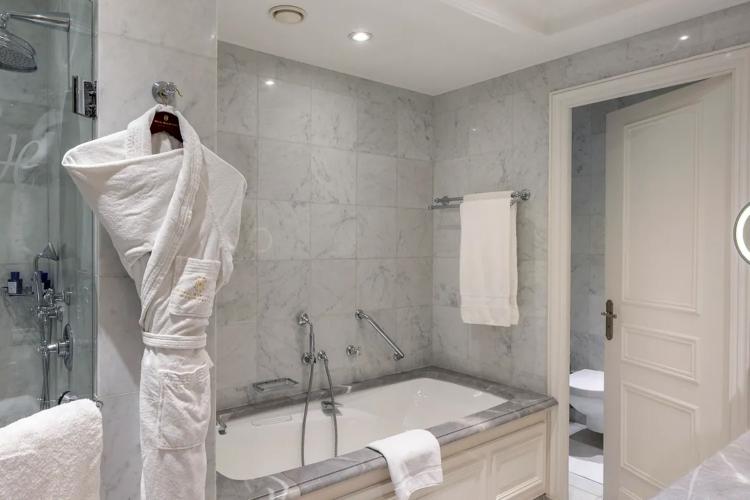 Suite Junior – Bain à remous – Vue Mer