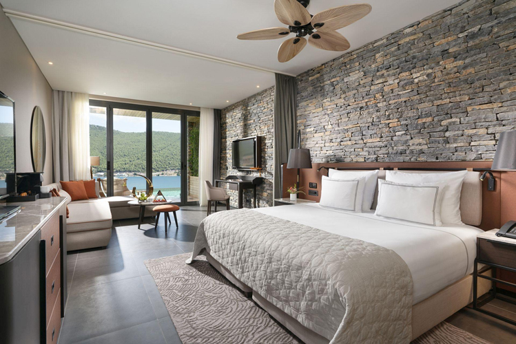 Laguna Deluxe Room – Partial Sea View