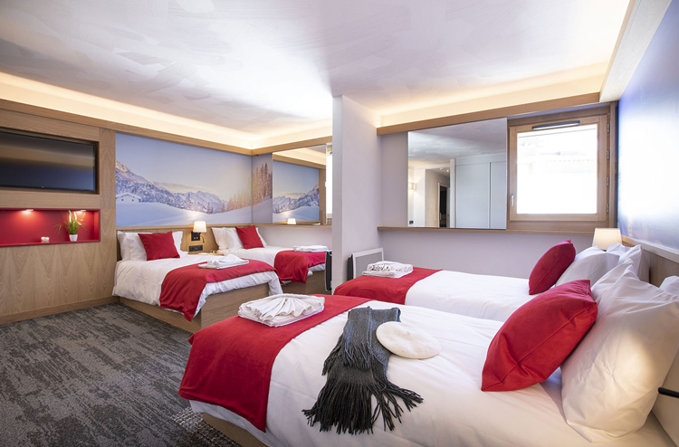 4-Person Connecting Room