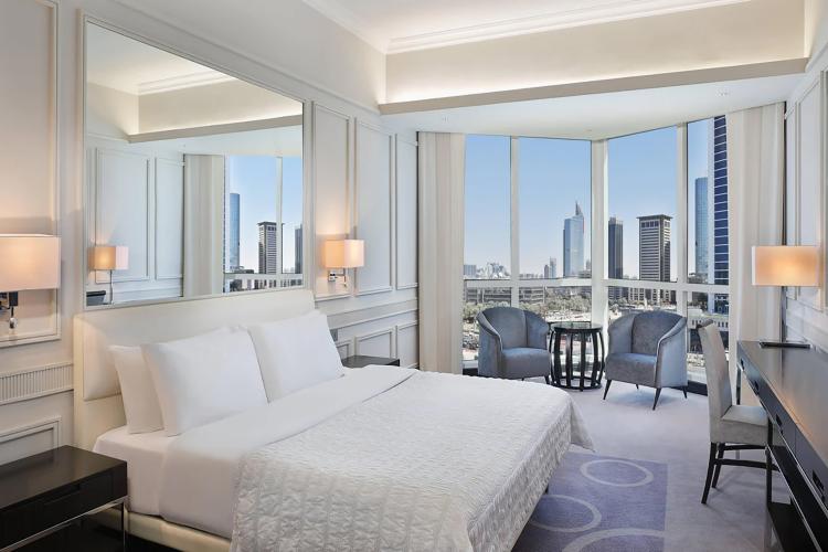 Room Club – Skyline View