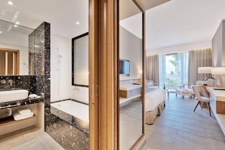 Chambre Deluxe – Vue Piscine