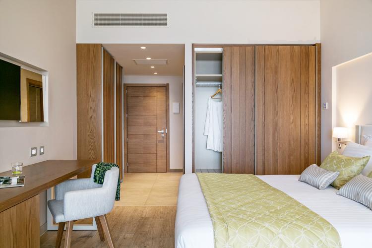 Chambre Deluxe – Vue Mer Latérale