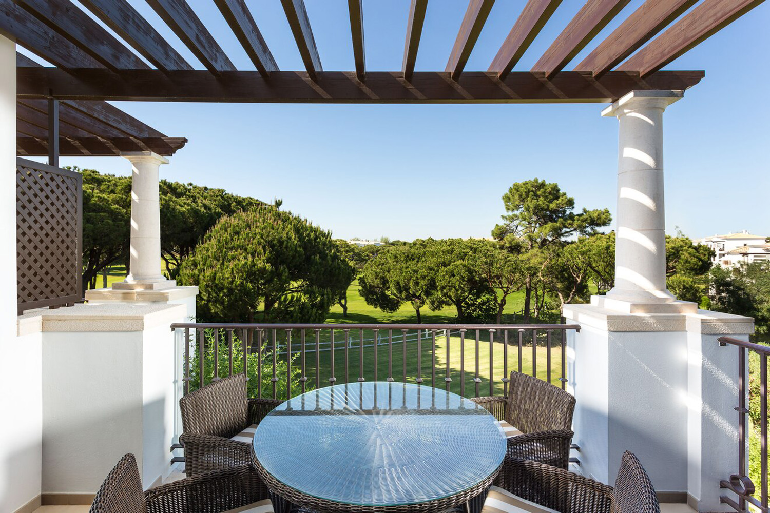 residencia de 3 dormitorios – Planta alta – Balcón