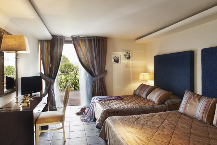 Chambre Famille Jardin Privé – Vue Jardin