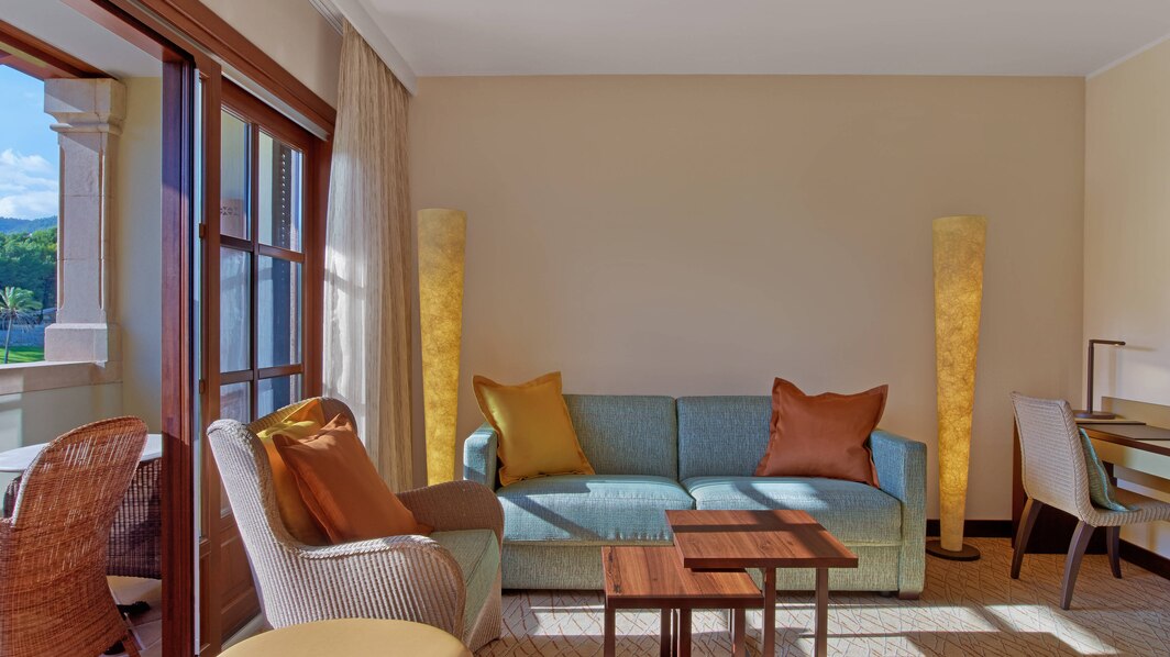 Junior Suite – Golf or Pool View