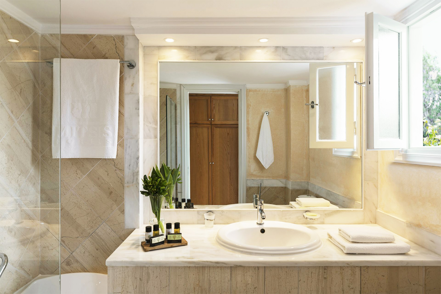 Family Room – Pool View