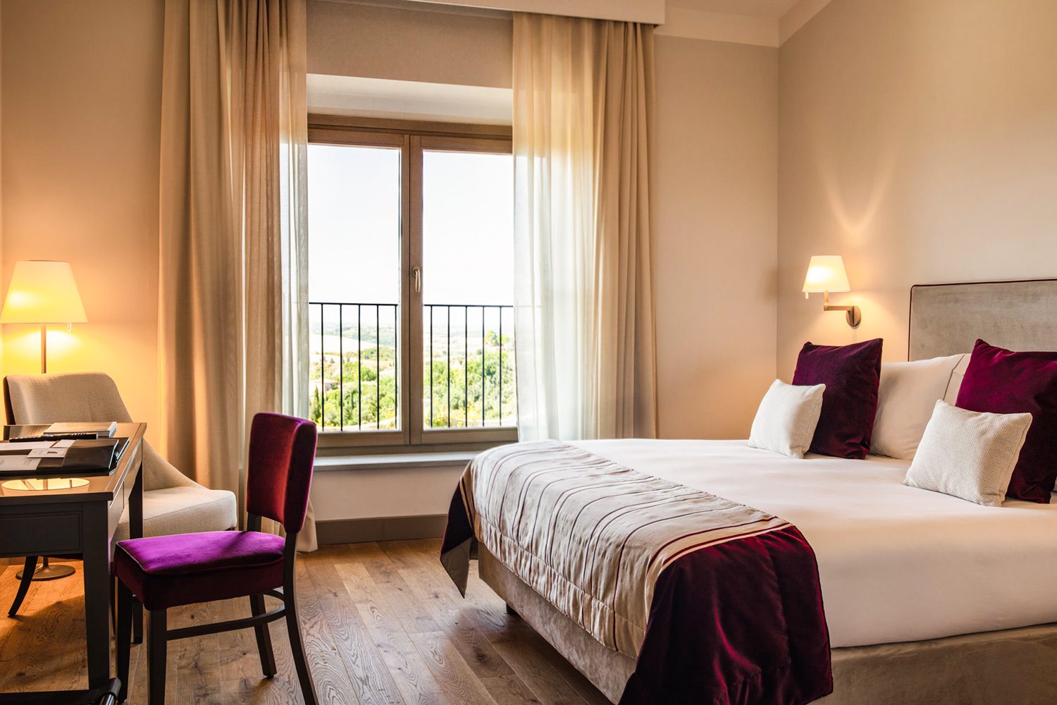 Deluxe Room – Hill View