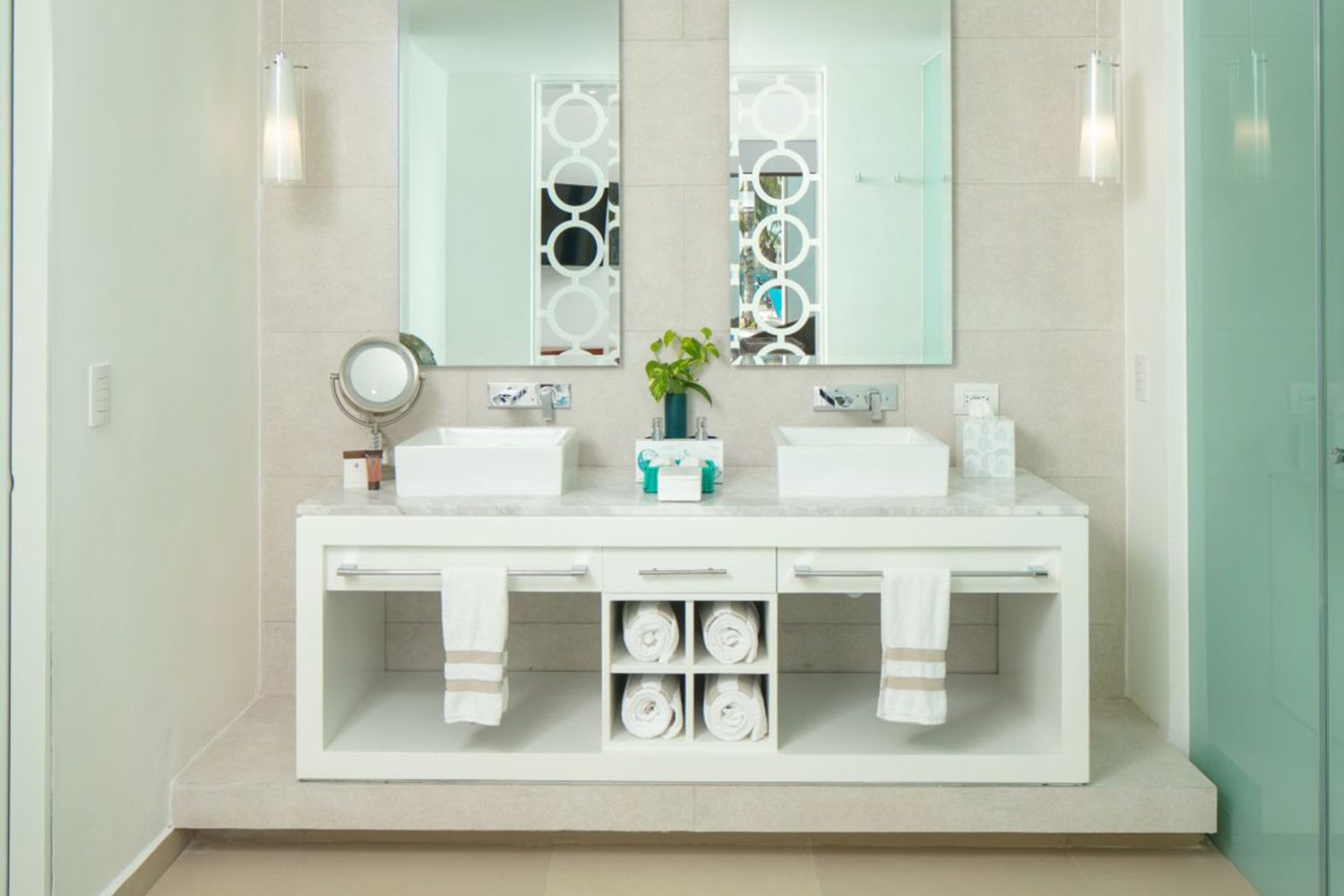 Swim Up Paradise Suite