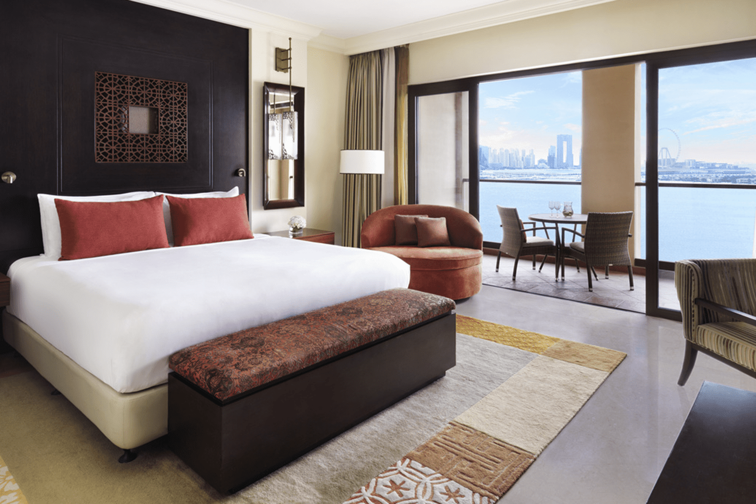 Chambre Deluxe Grande Famille Heritage – Un King et Queen Double – Vue sur la Mer