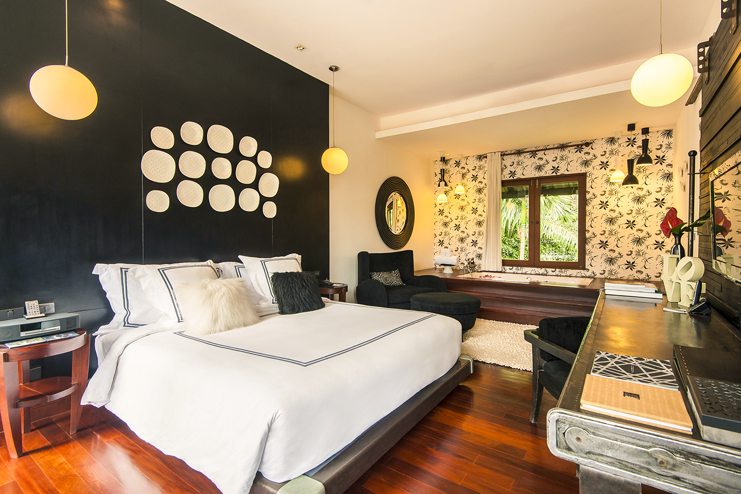 One Bedroom Pearl Shell Suite