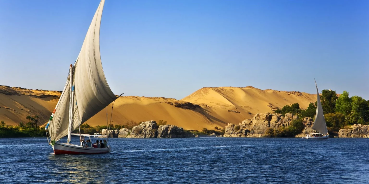 felouque-navigue-Nil-Égypte
