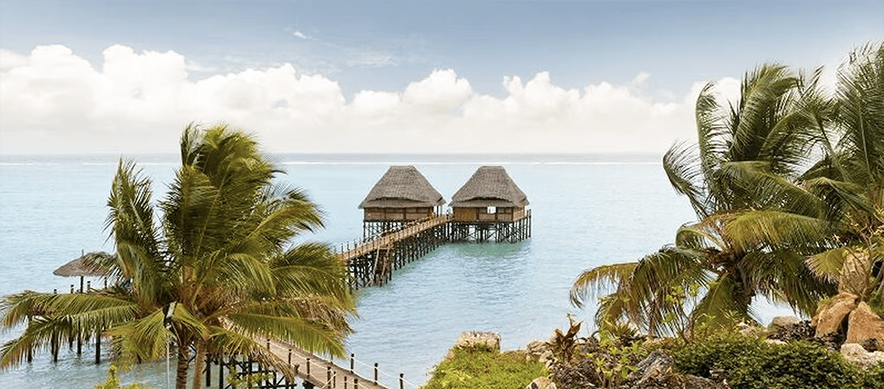 Tanzanie-plage-bungalows-pilotis