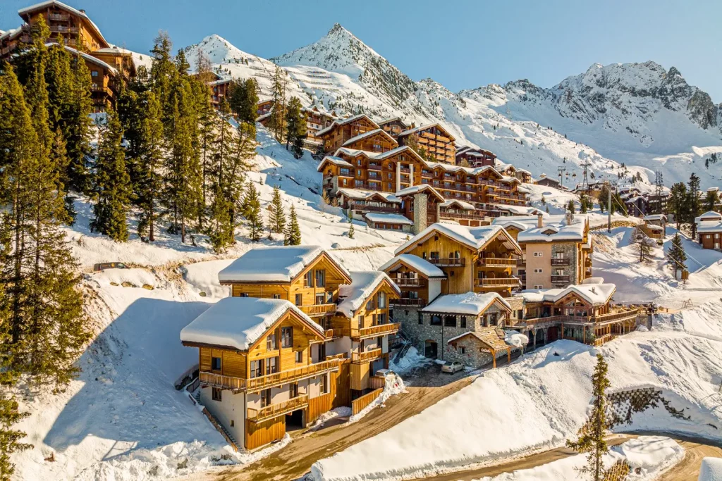 snow-chalets-mountains