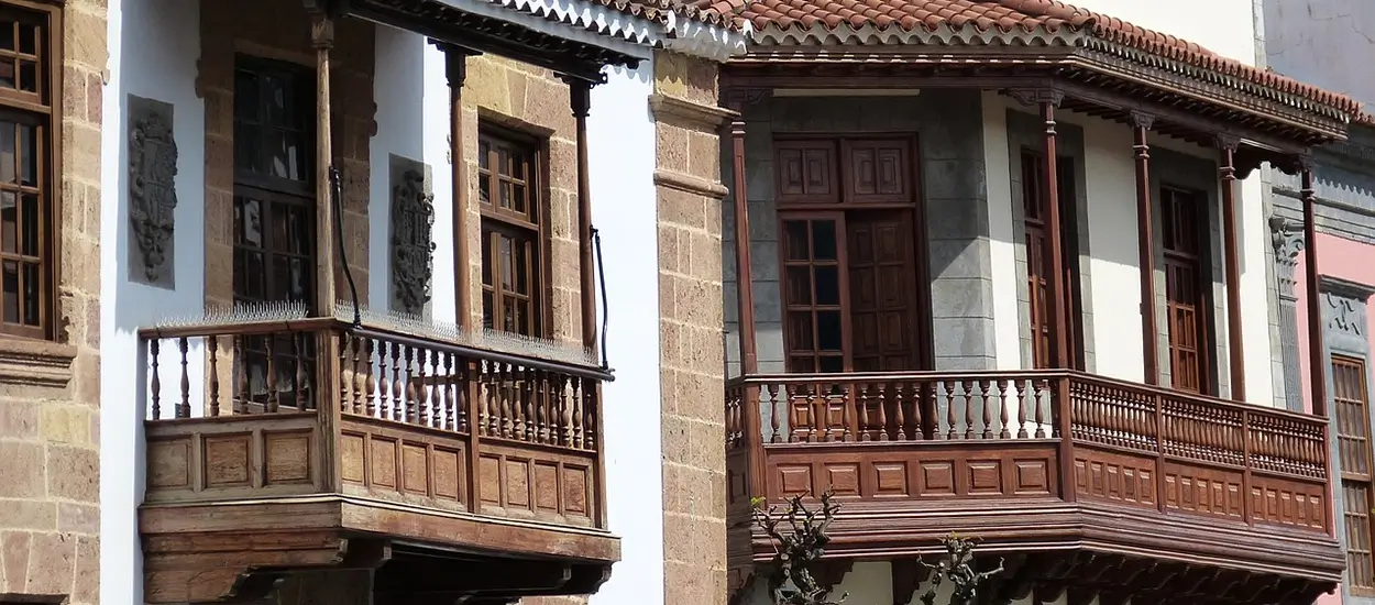 balconies-old-buildings