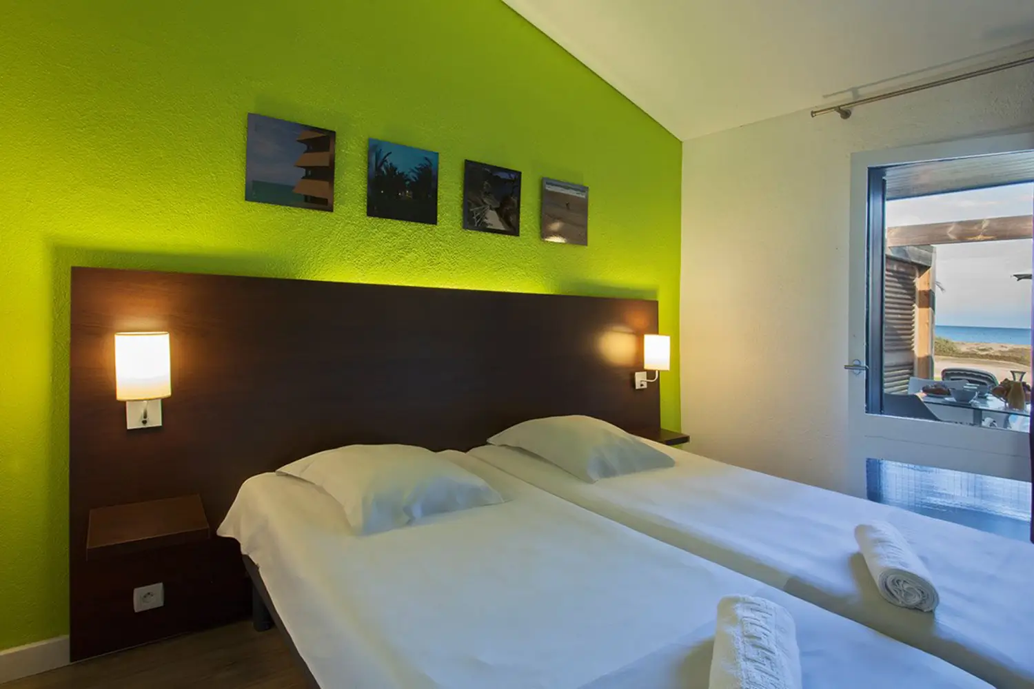 Premium – Bungalow – 2 Bedrooms – Seafront – Terrace – AC – 6 people