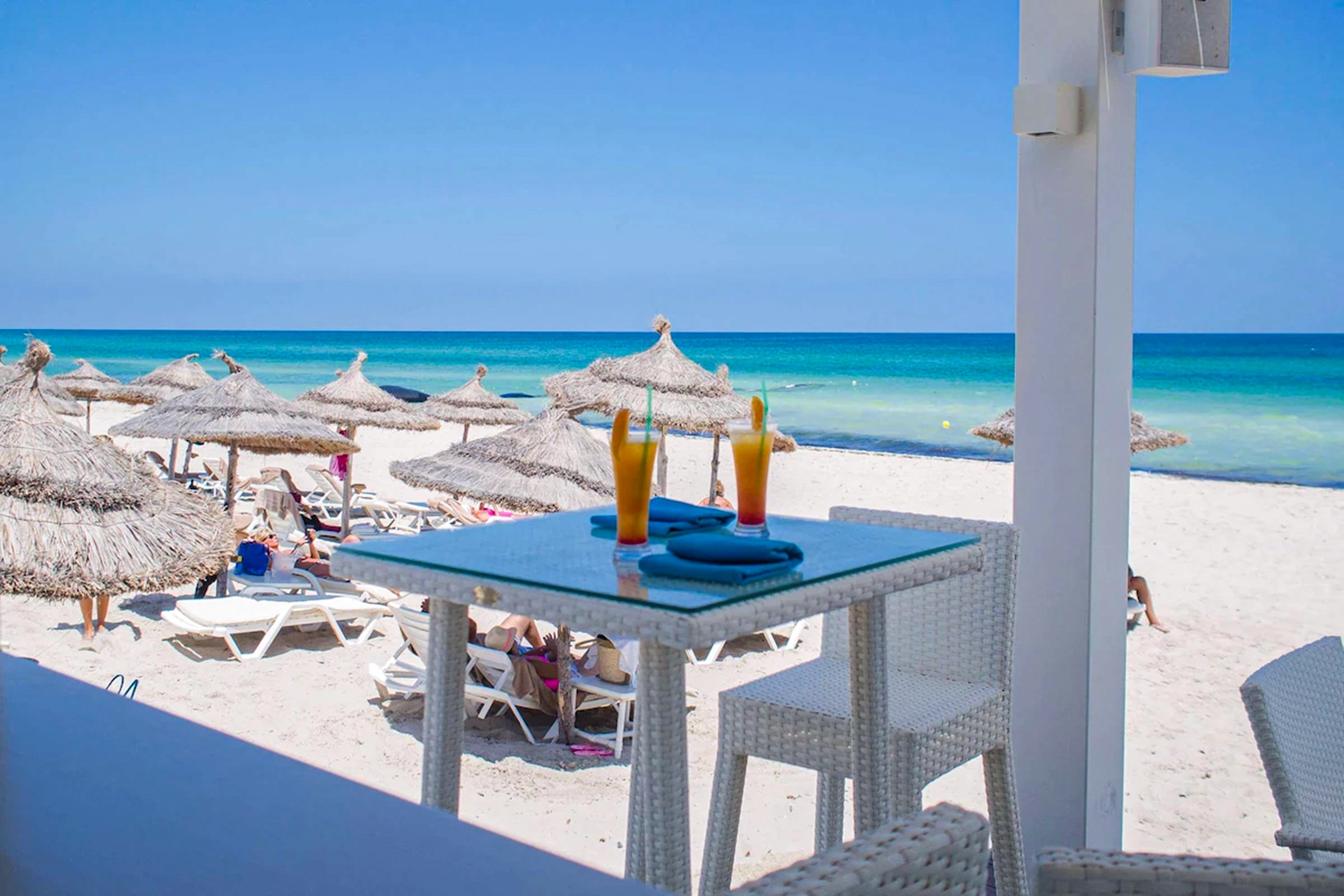 Bluwhite Beach Eat & Drink