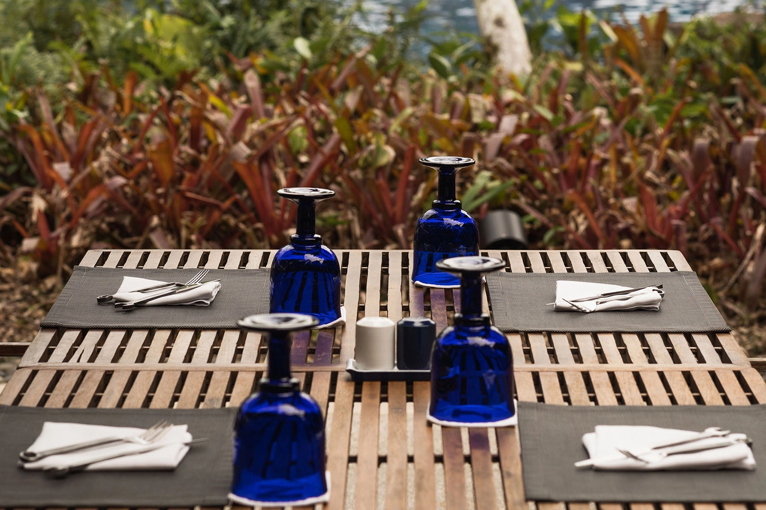 Underground Café & Poolside 