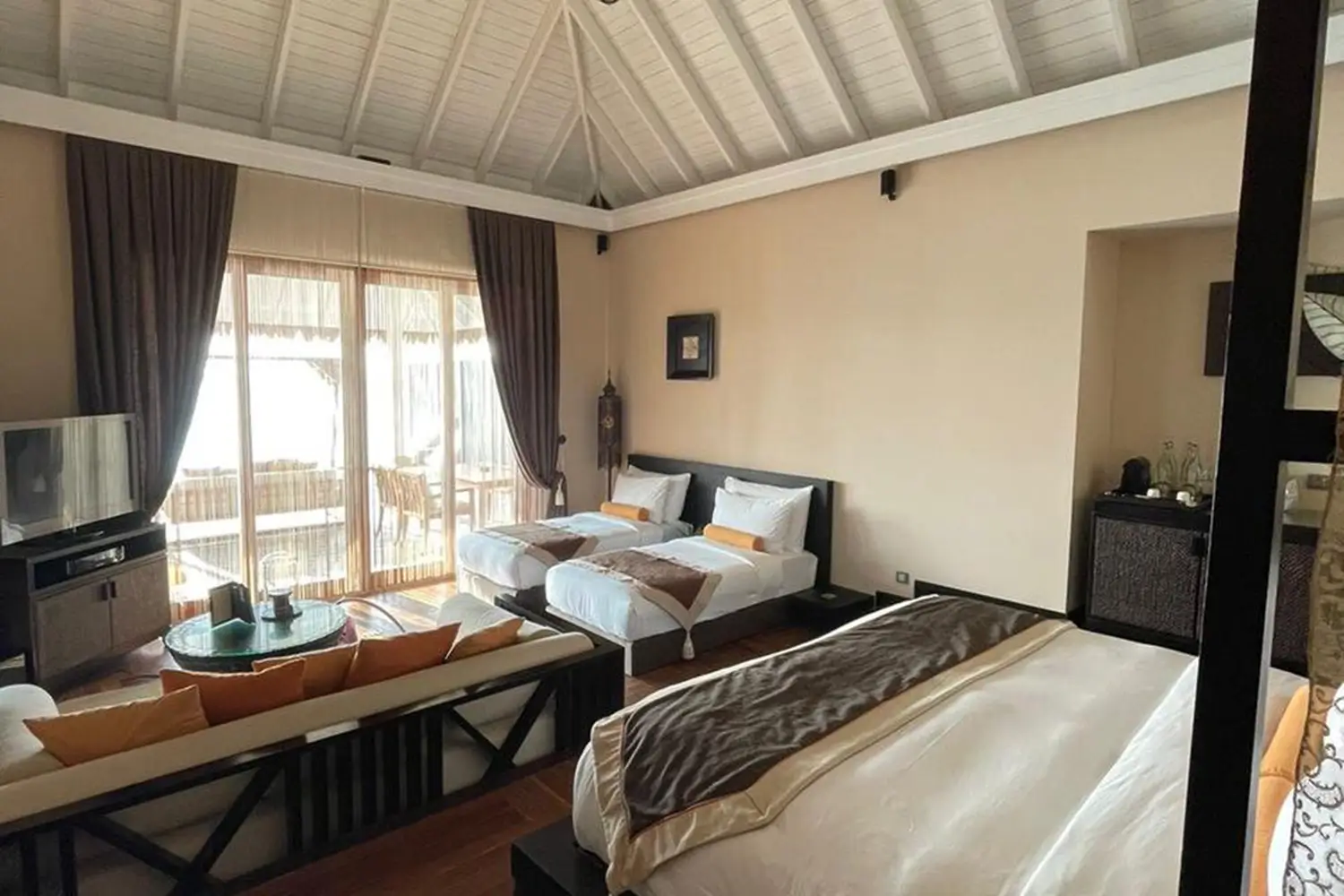 Sunset Family Lagoon Suite with private pool