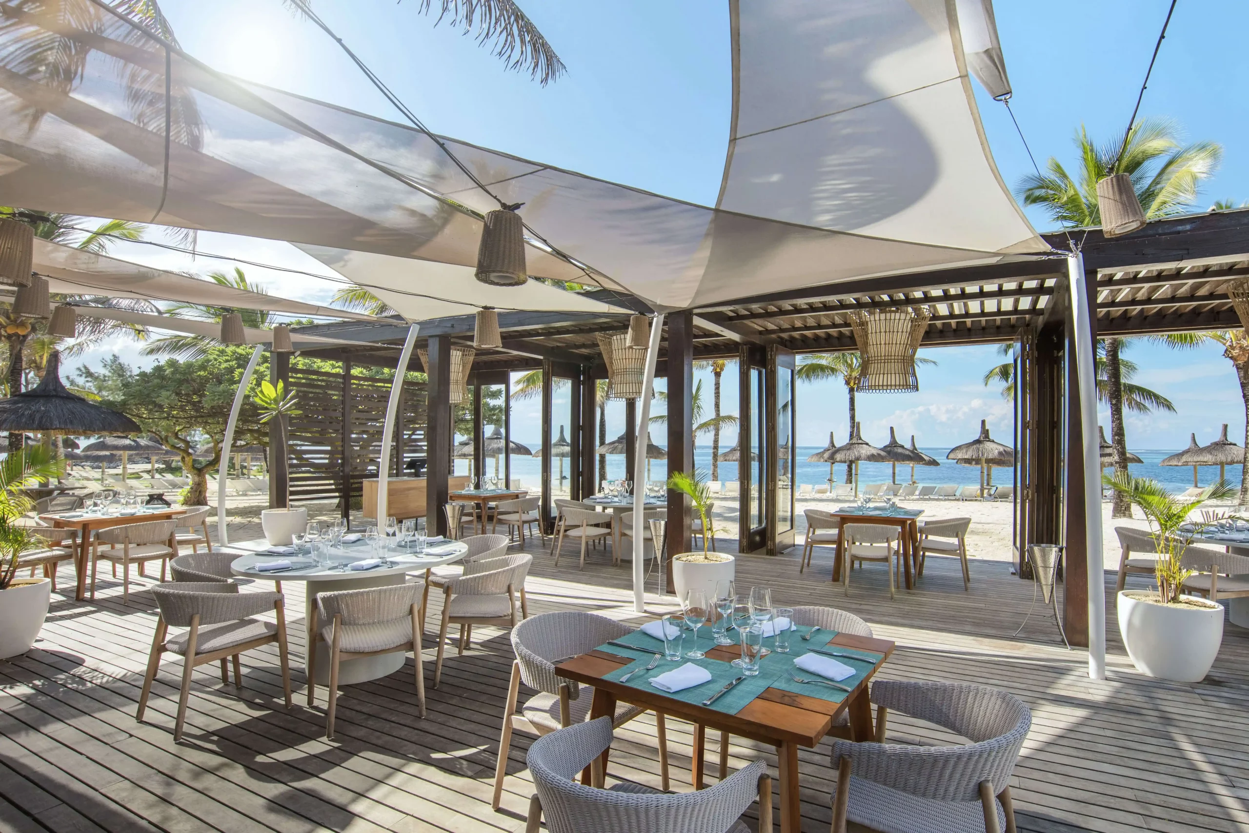 Tides Pool & Beach Bar