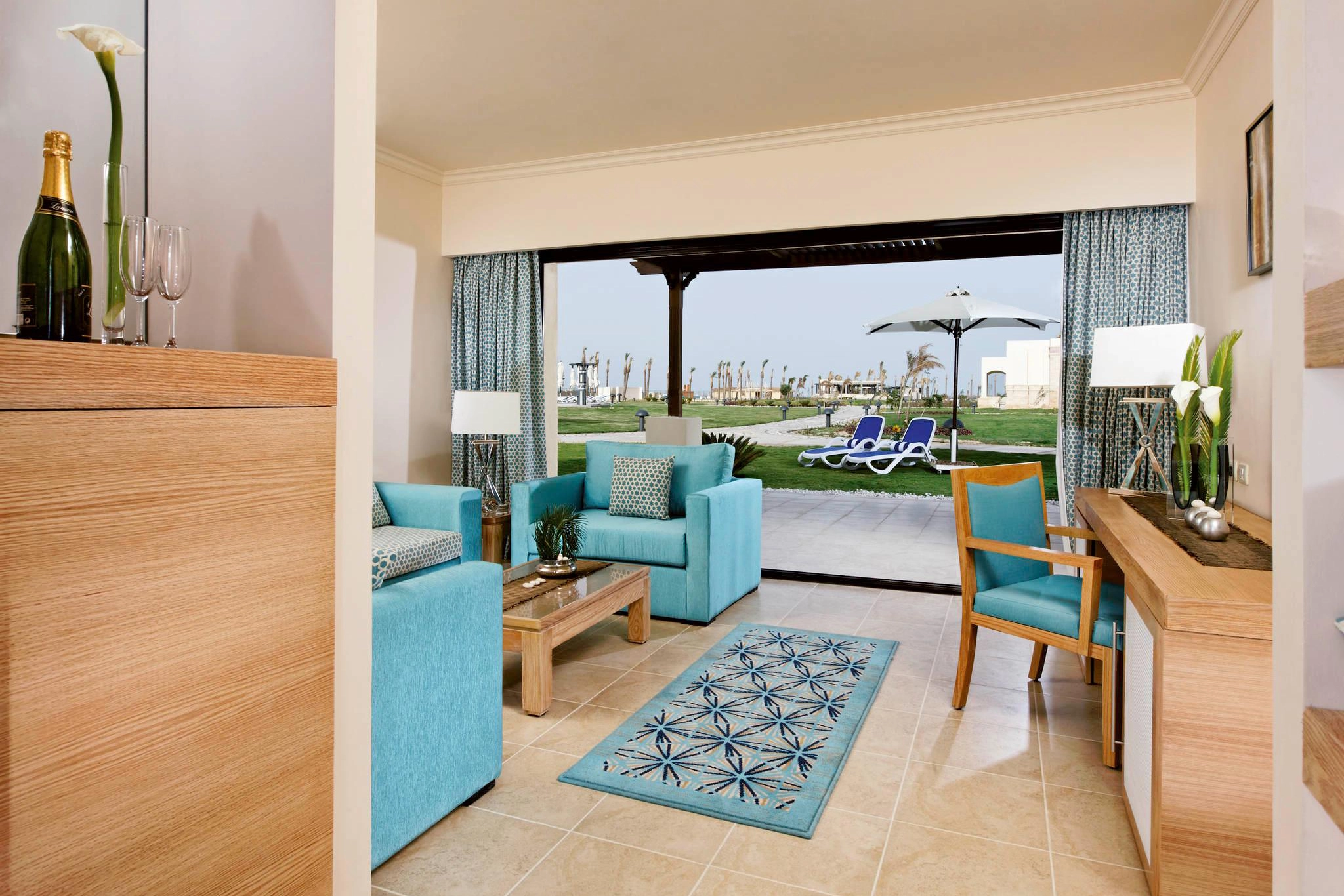 Deluxe Suite – King – Zicht op zwembad