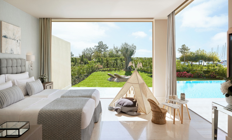 Suite Familiale 3 Chambres – Vue Jardin & Piscine Privée