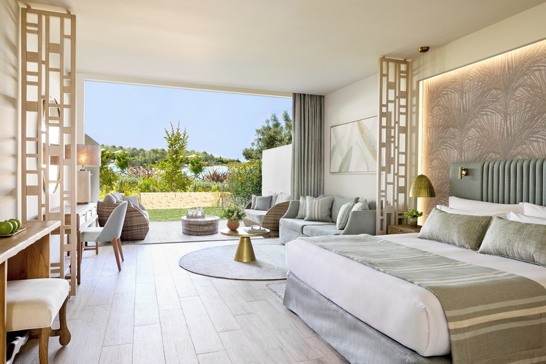 Suite Junior – Jardin Privé & Vue Piscine