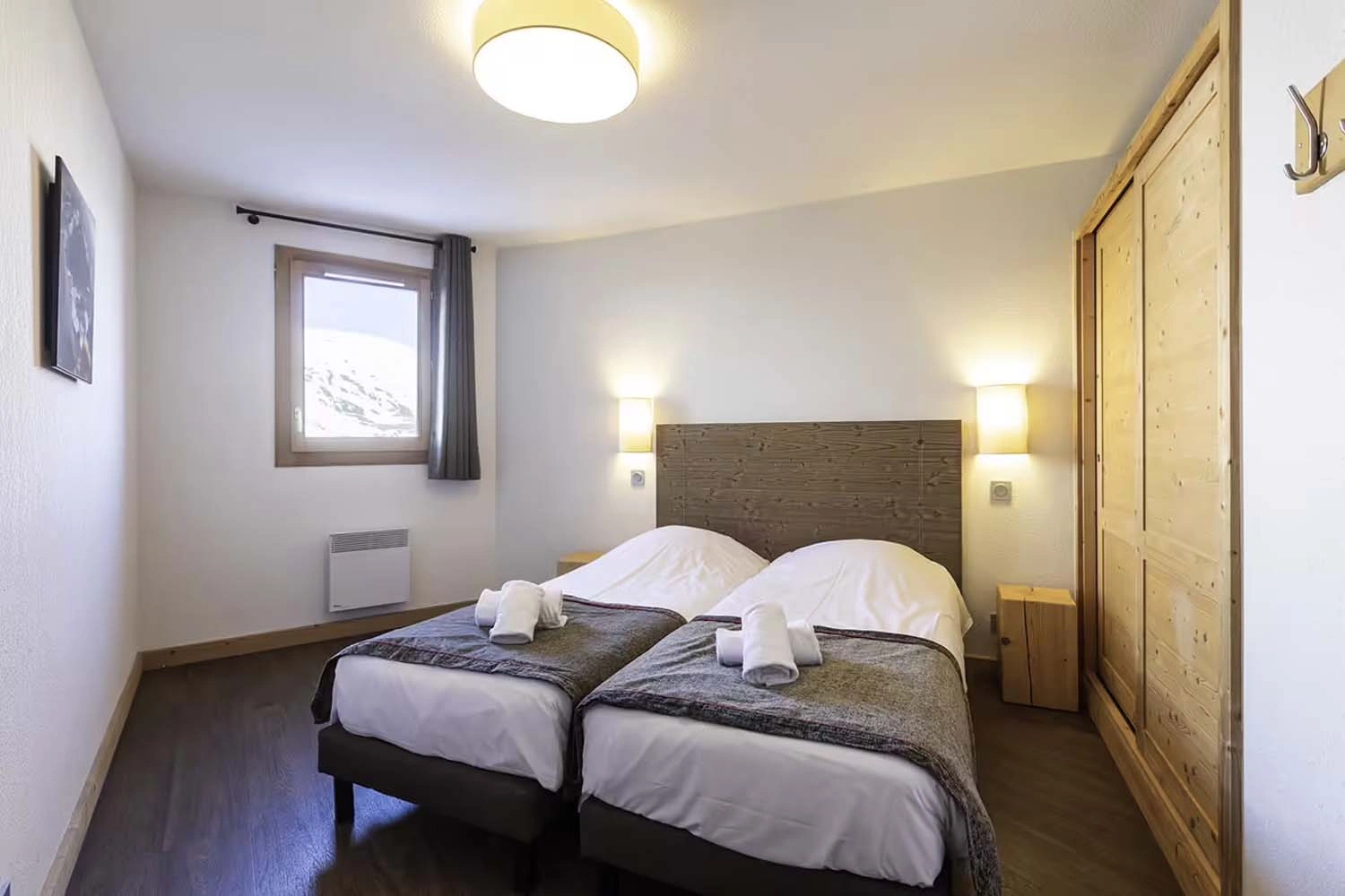 2 kamers voor 4 personen, uitzicht op de bergen